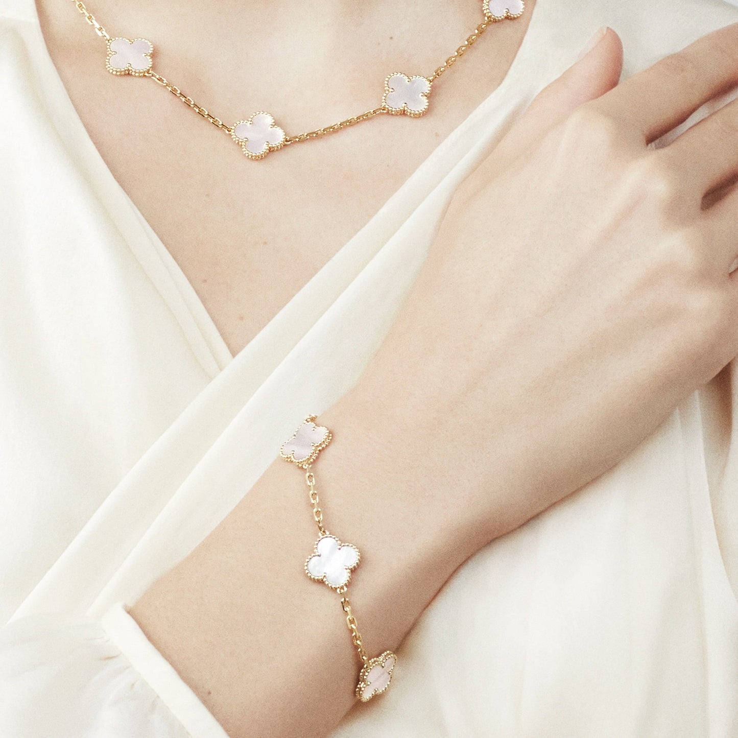 VAN CLEEF & ARPELS Vintage Alhambra Bracelet White