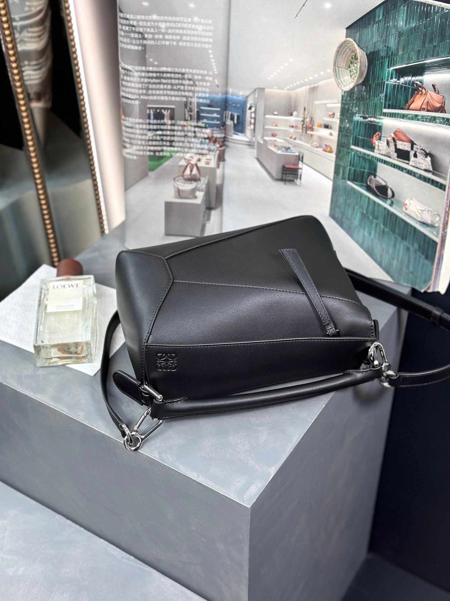 LOEWE Jonathan Anderson Puzzle Edge Crossbody Bag Black, 24*10.5*16cm