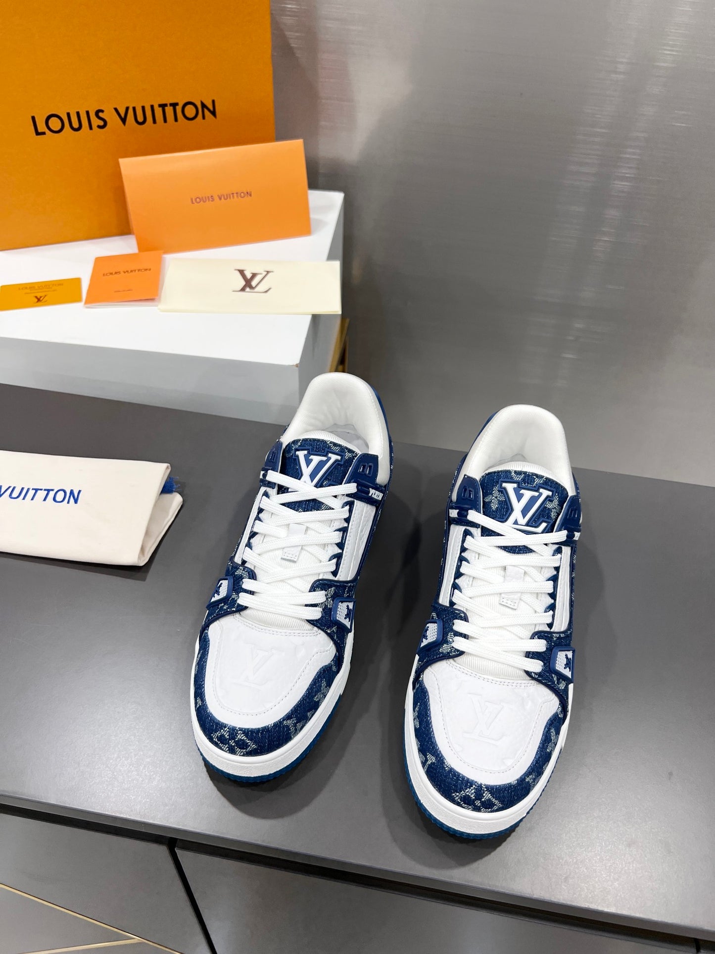 L TRAINER LEATHER LOW TRAINERS BLUE