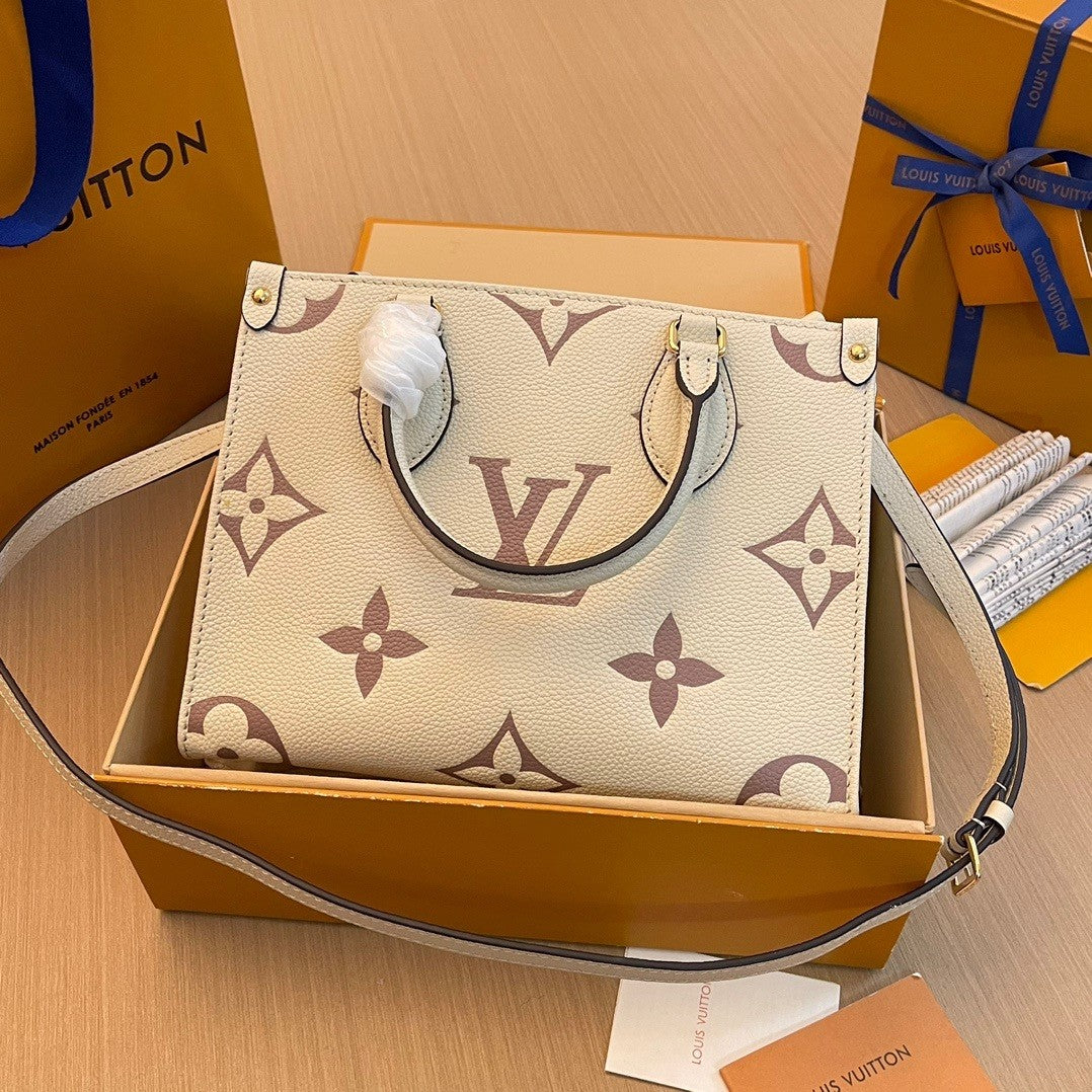 Louis Vuitton Sac Plat Giant Bicolor Monogram Handbag, 25*19*11.5 CM