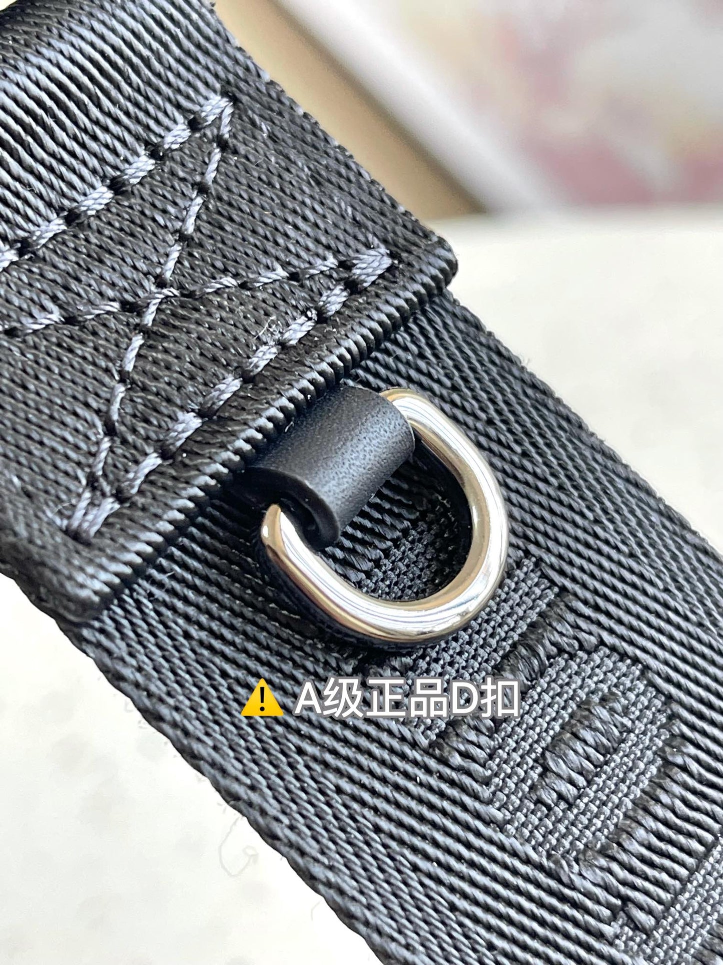 Louis Vuitton District Shoulder Bag Black M46255, 26 x 20 x 7CM