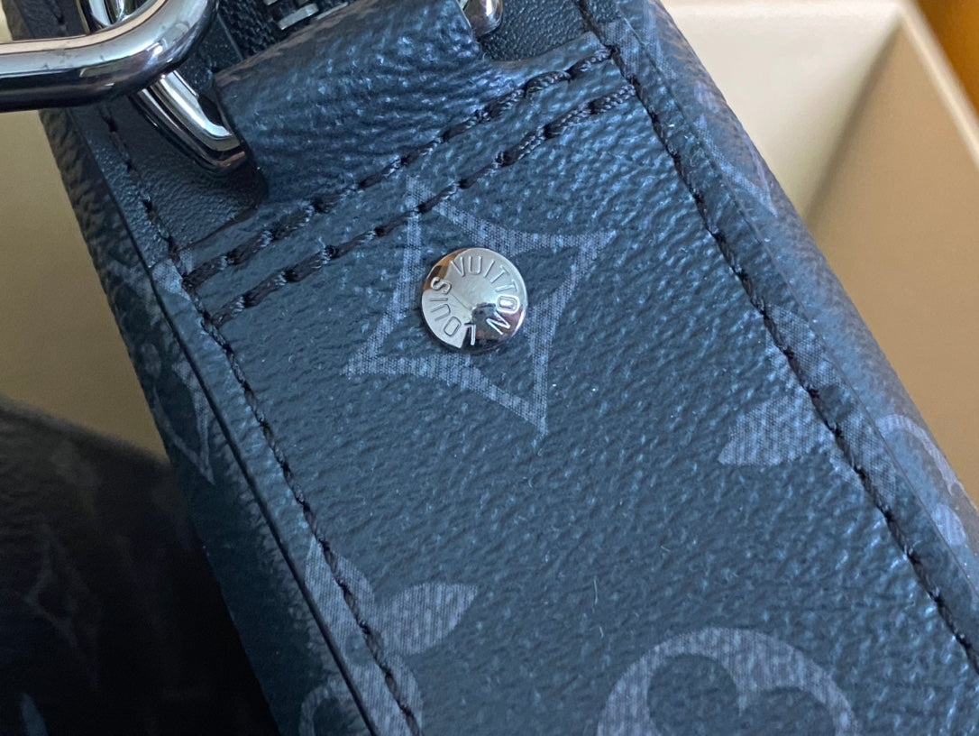 LOUIS VUITTON M69443 Trio Messenger Canvas Bag 25×18.5×7cm