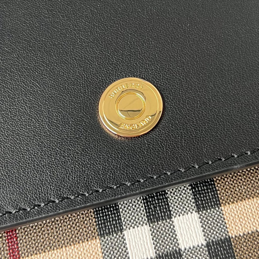 Burberry Hampshire Shoulder Bag 20x13.5x5cm