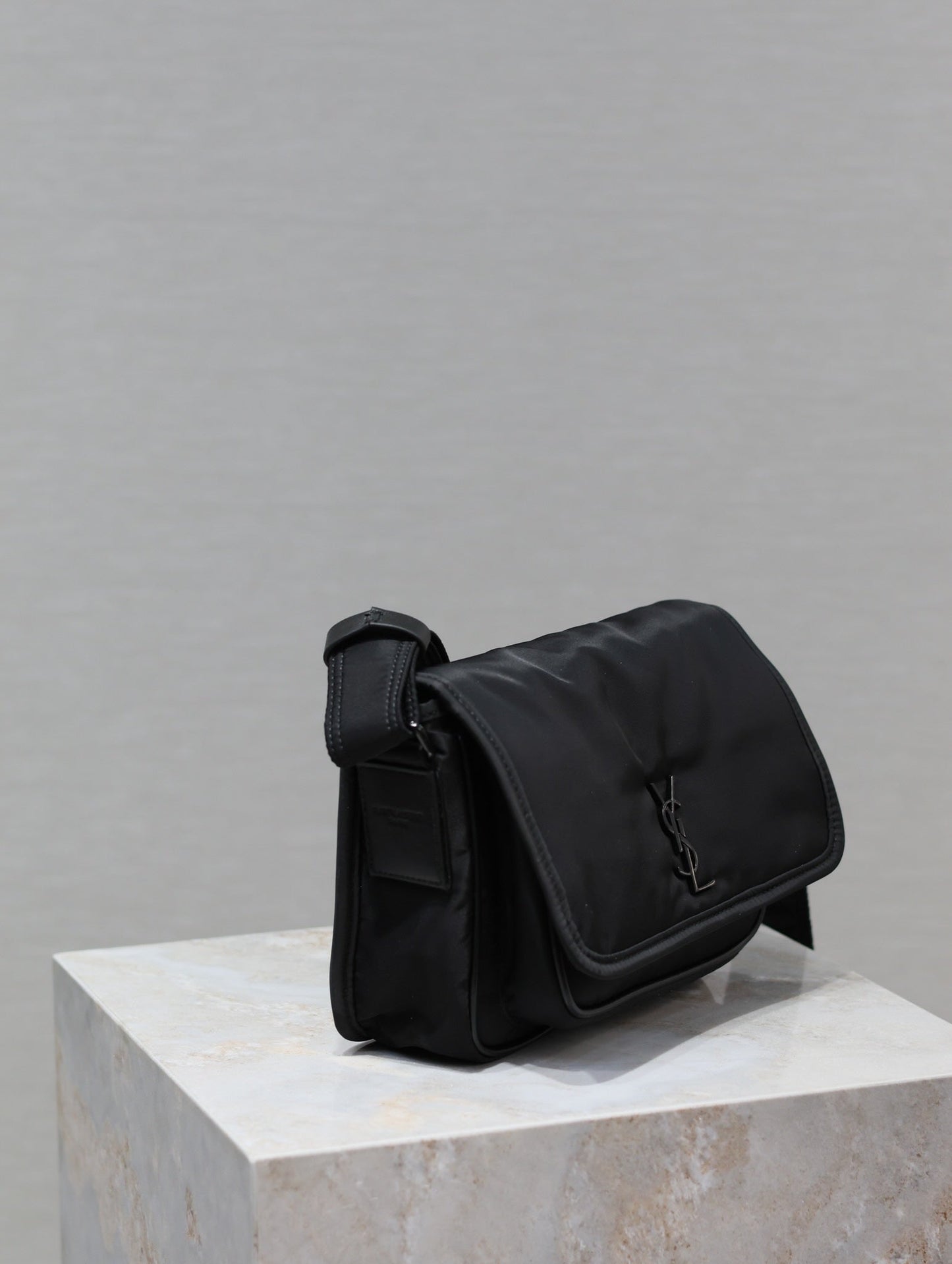 Saint Laurent Niki Messenger Bag 22×16.5×12cm
