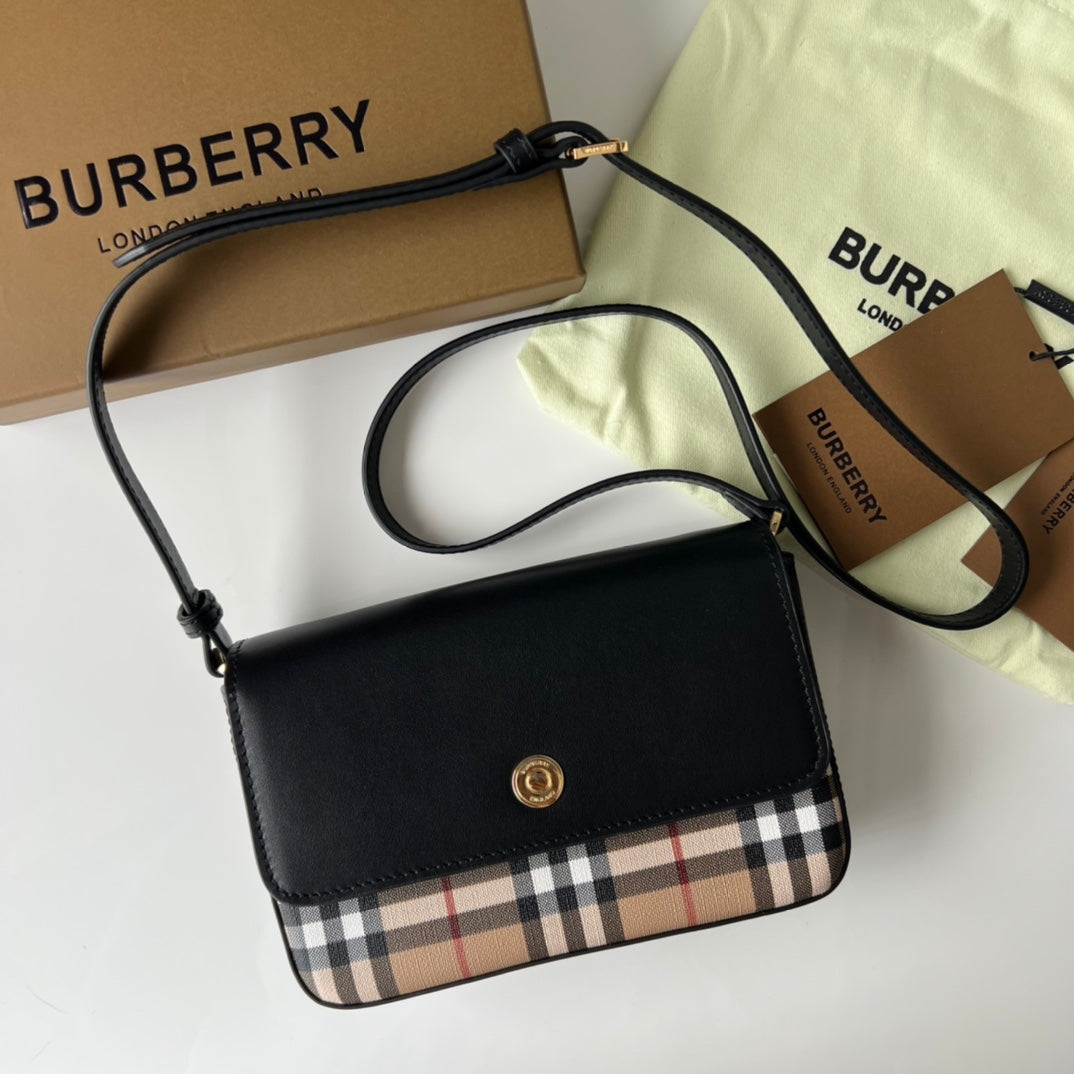 Burberry Hampshire Shoulder Bag 20x13.5x5cm