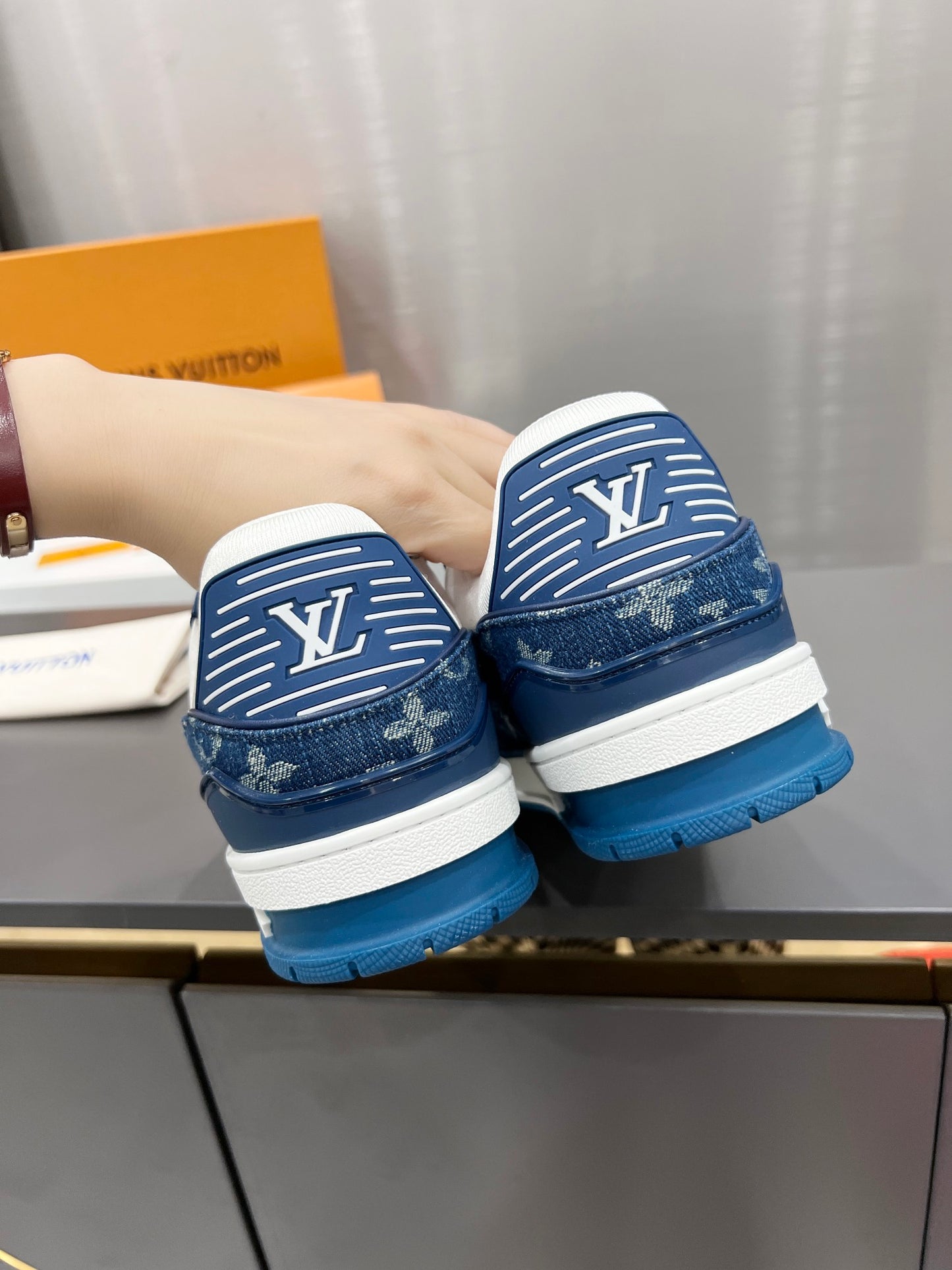 L TRAINER LEATHER LOW TRAINERS BLUE