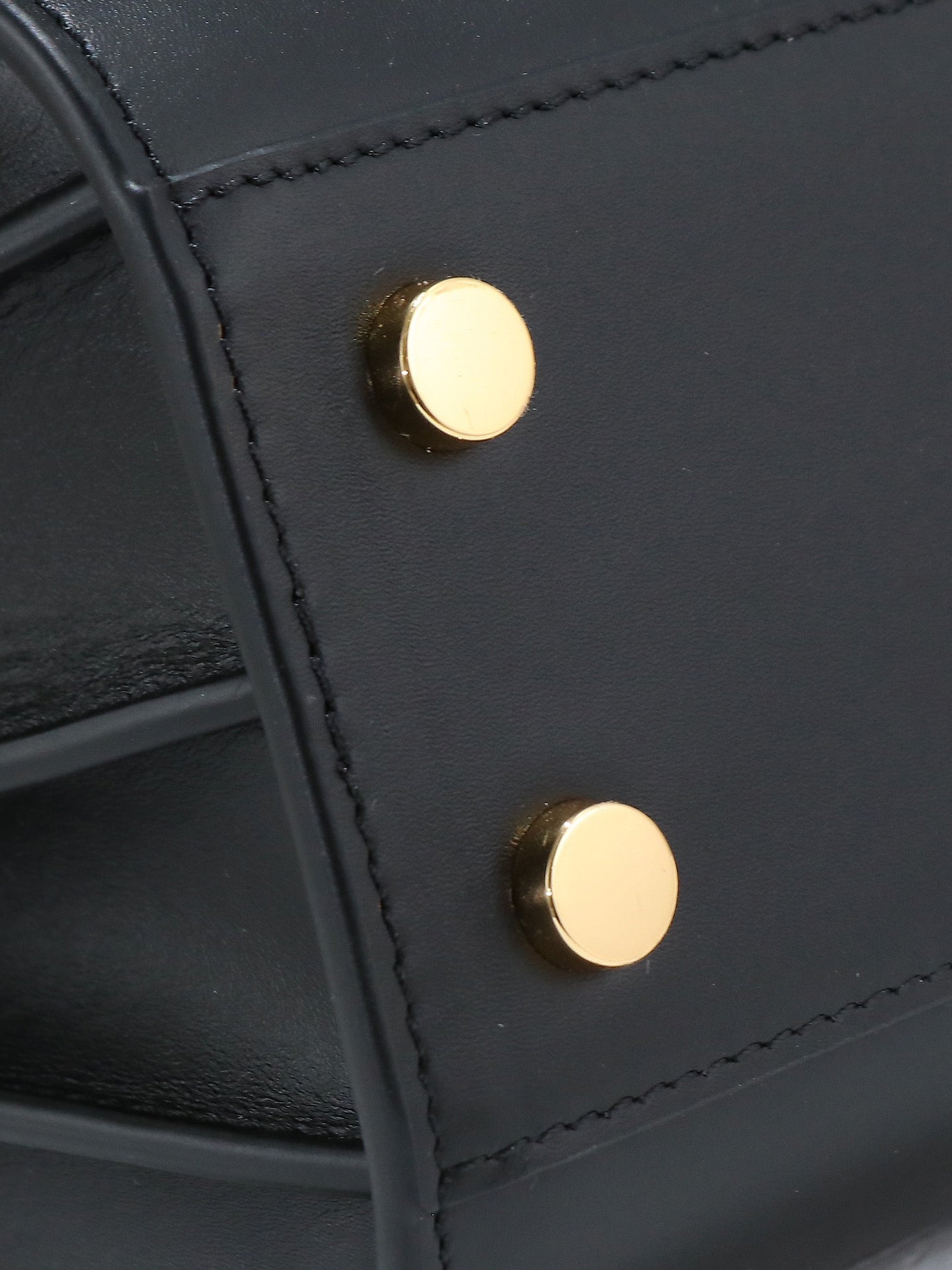 Yves Saint Laurent Classic Small SAC DE JOUR Bag 22x18x11cm