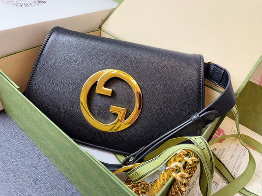 GC492 Blondie Shoulder Bag /  11"W x 6.3"H x 1.6"D