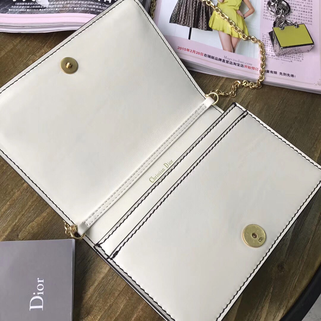 D White JAD Wallet On Chain Pouch