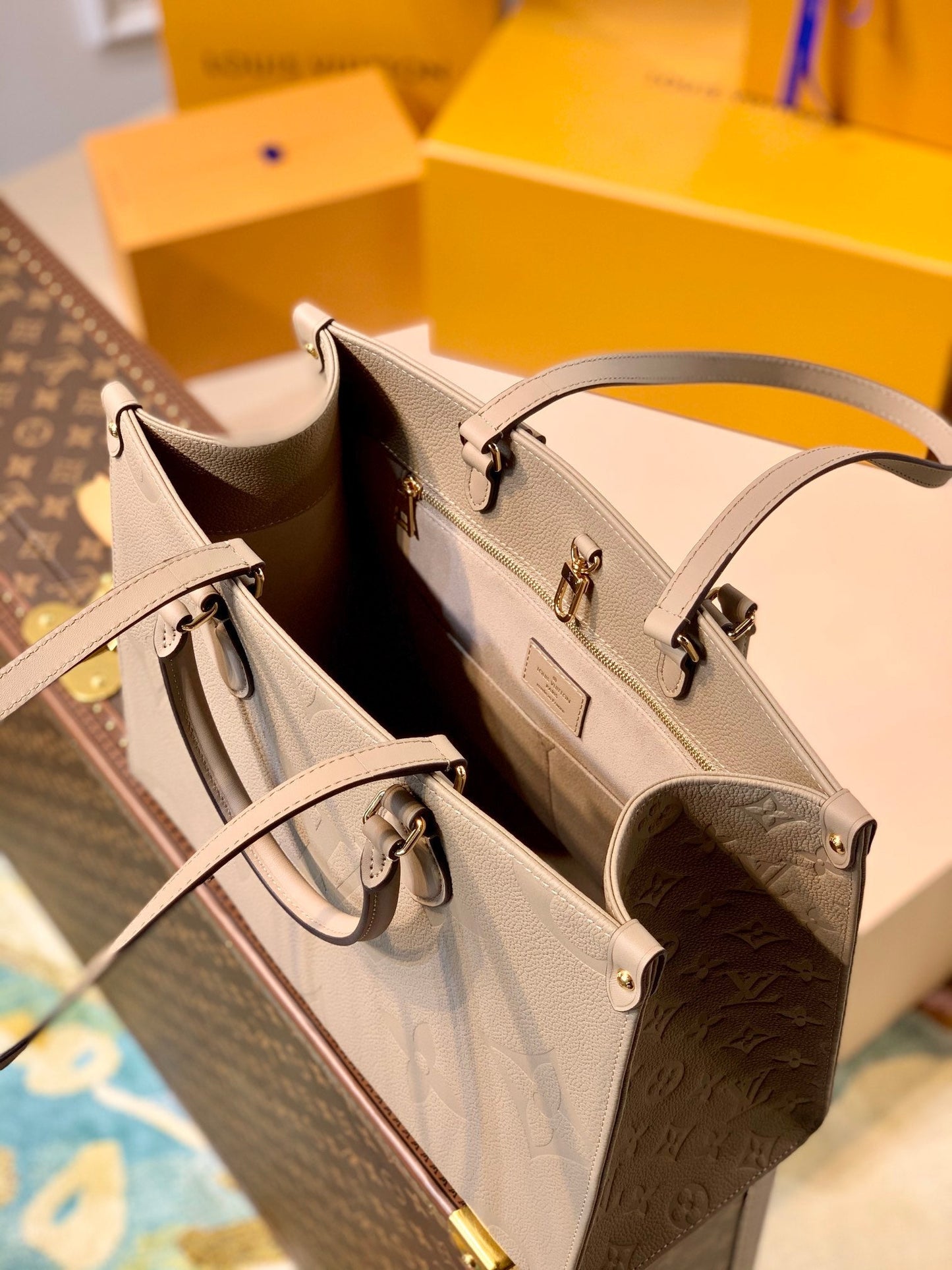 Louis Vuitton OnTheGo MM Tourterelle Empreinte M45607