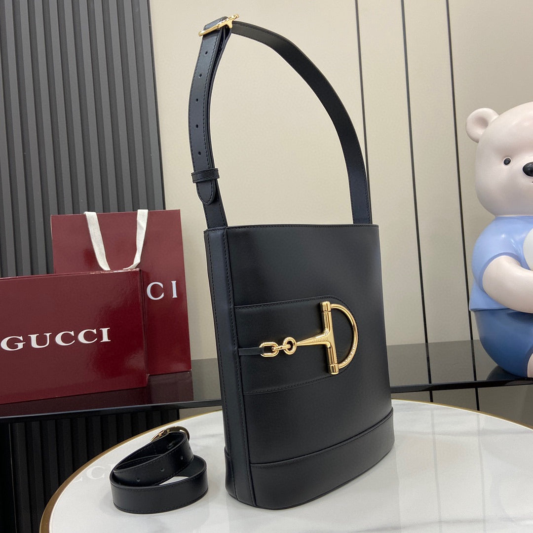 GUCCI small horsebit embellished leather bucket bag