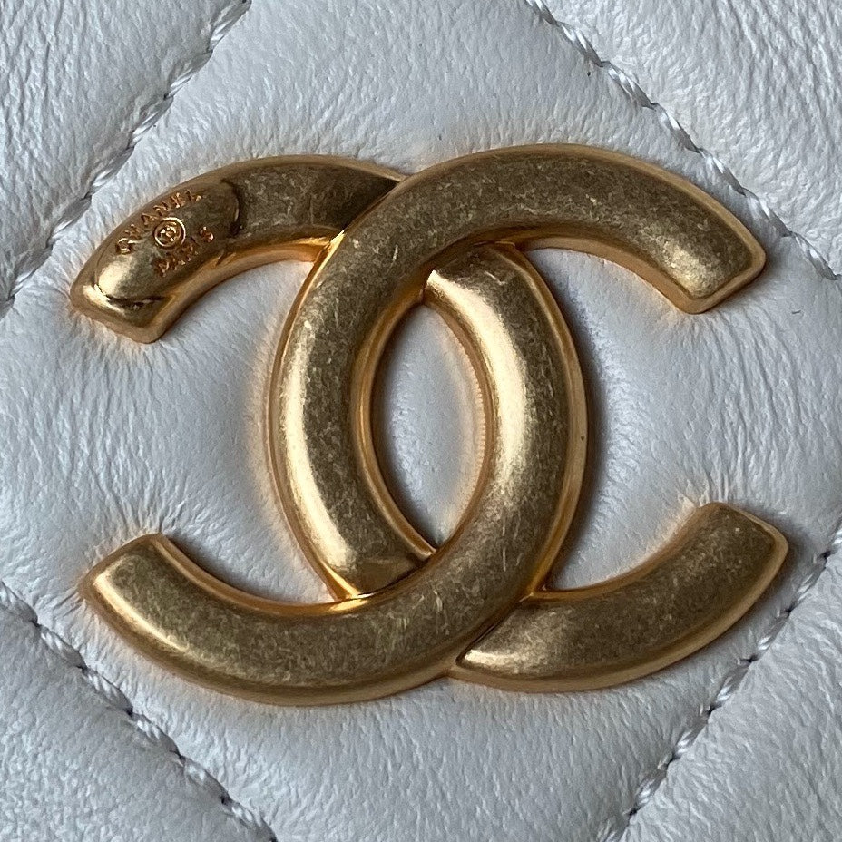 Chanel 23kHobo Bag 23x23x6cm white