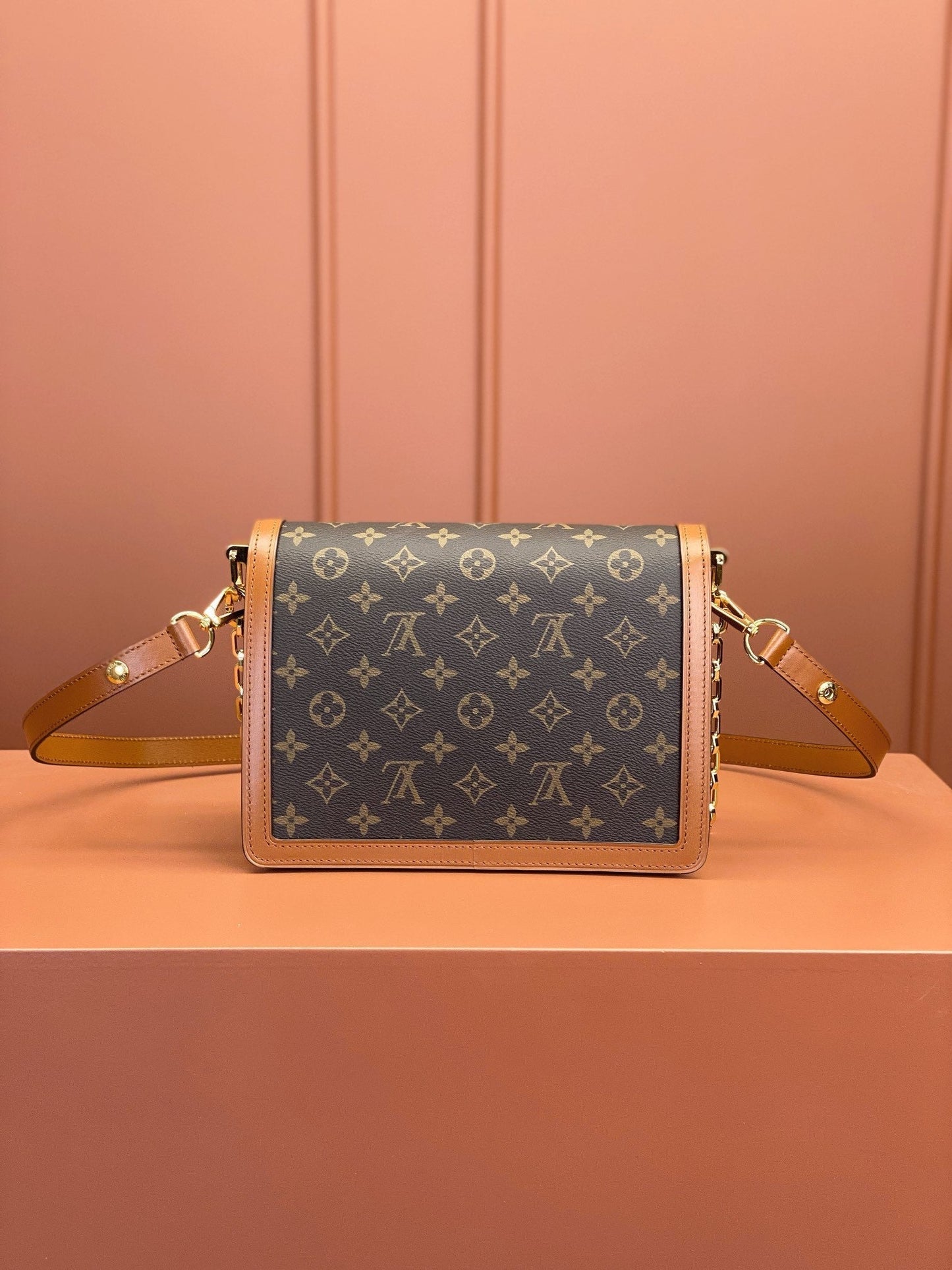 Louis Vuitton Dauphine Crossbody Bag M45958, 25x17x10.5cm