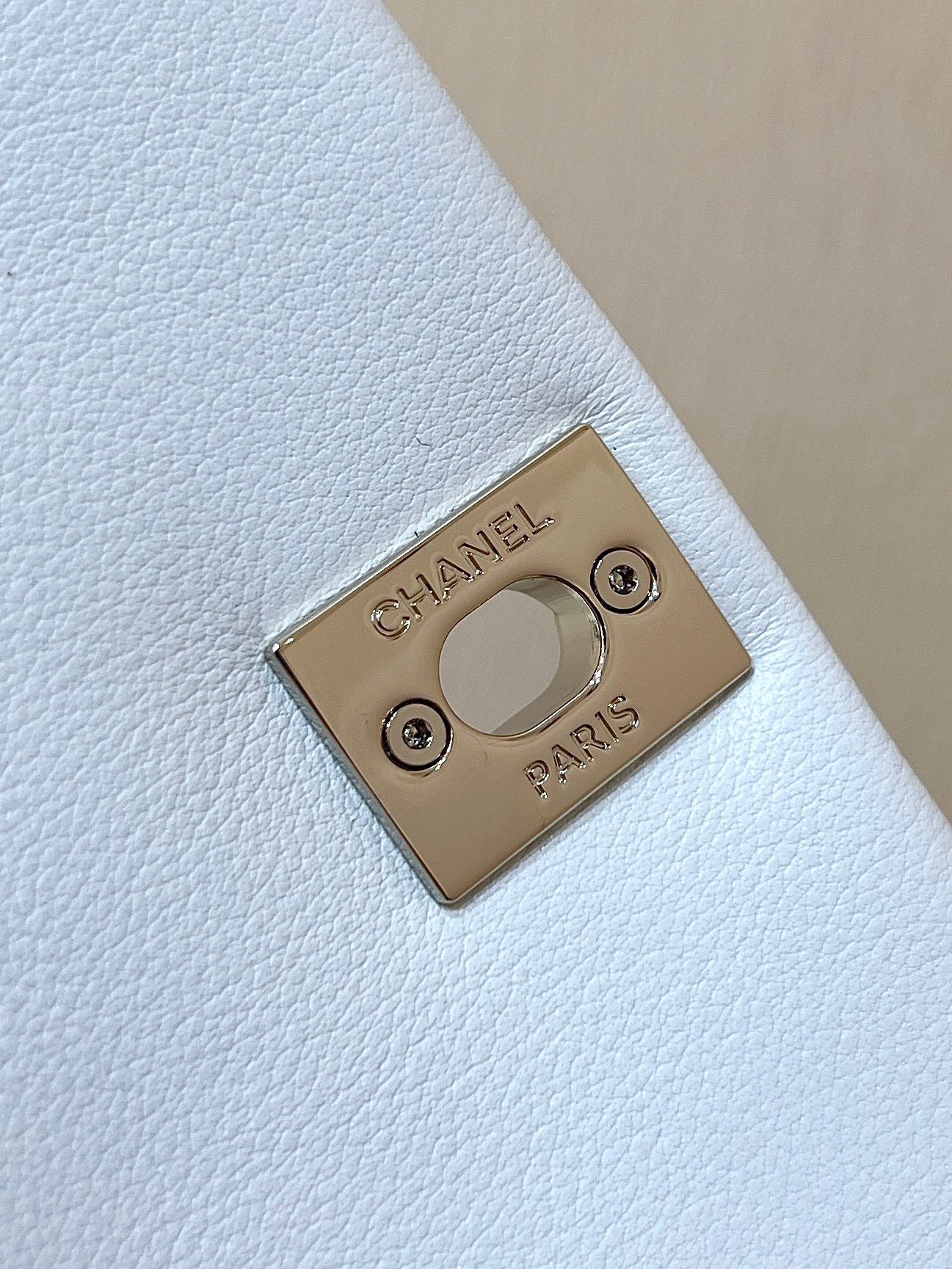 Chanel 22A Duma Backpack Bag 18.5x18x12cm white