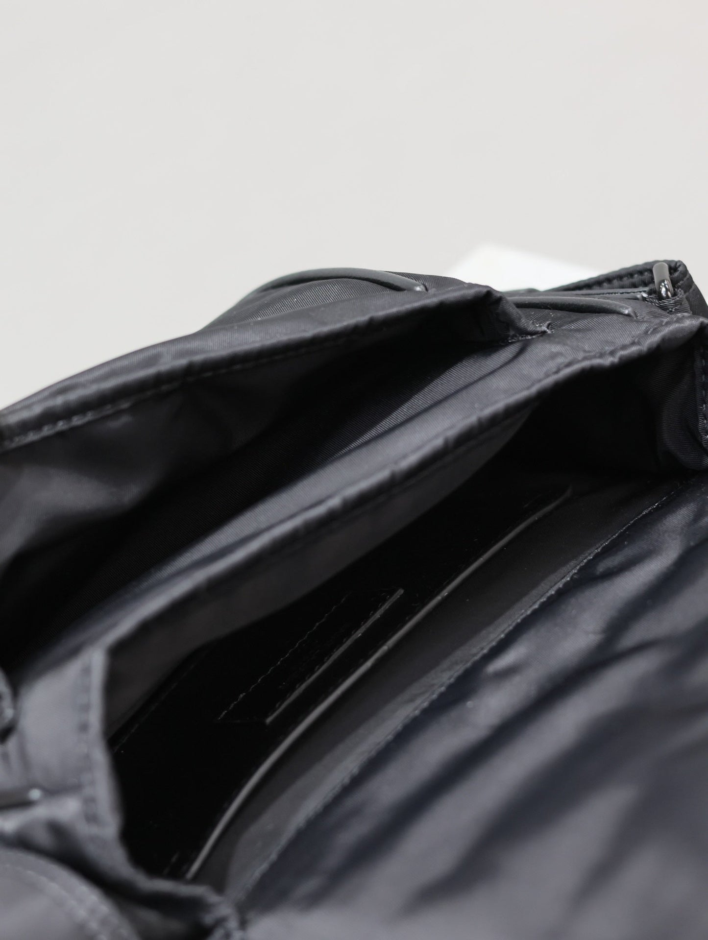 Saint Laurent Niki Messenger Bag 22×16.5×12cm