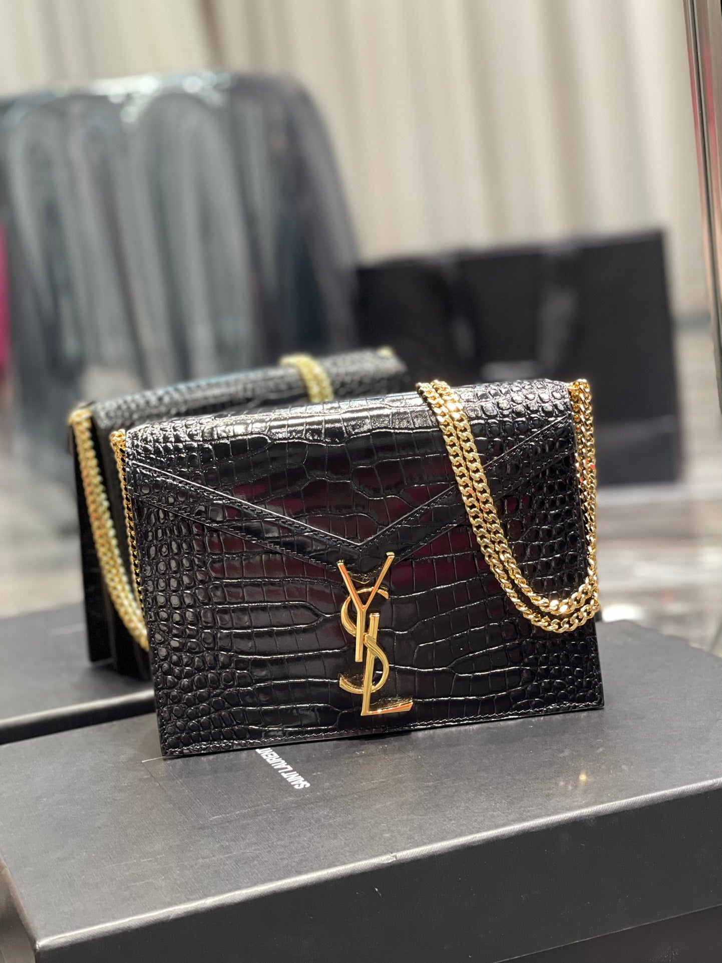 Y Cassandra Medium Chain Bag Black