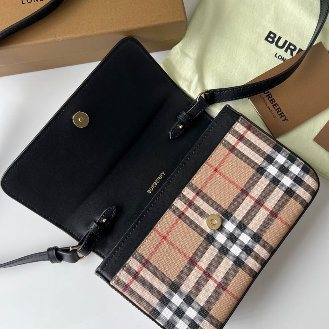 Burberry Hampshire Shoulder Bag 20x13.5x5cm