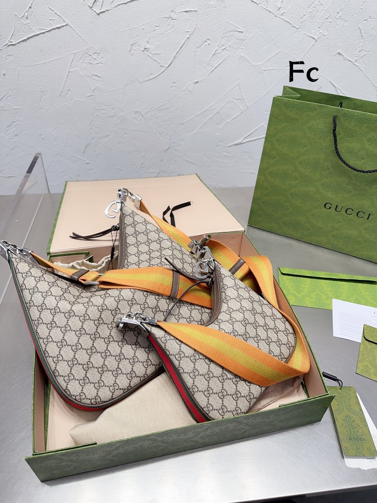 GC484 Gc Attache Small/Large Shoulder Bag