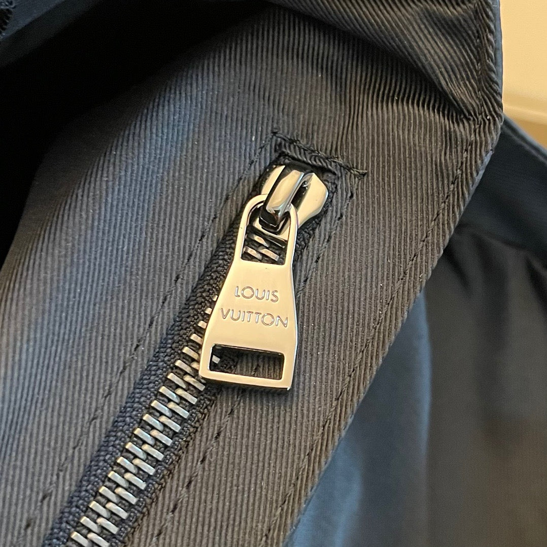 Louis Vuitton Voyager Monogram Eclipse Crossbody Bag, 33*22.5*11 CM