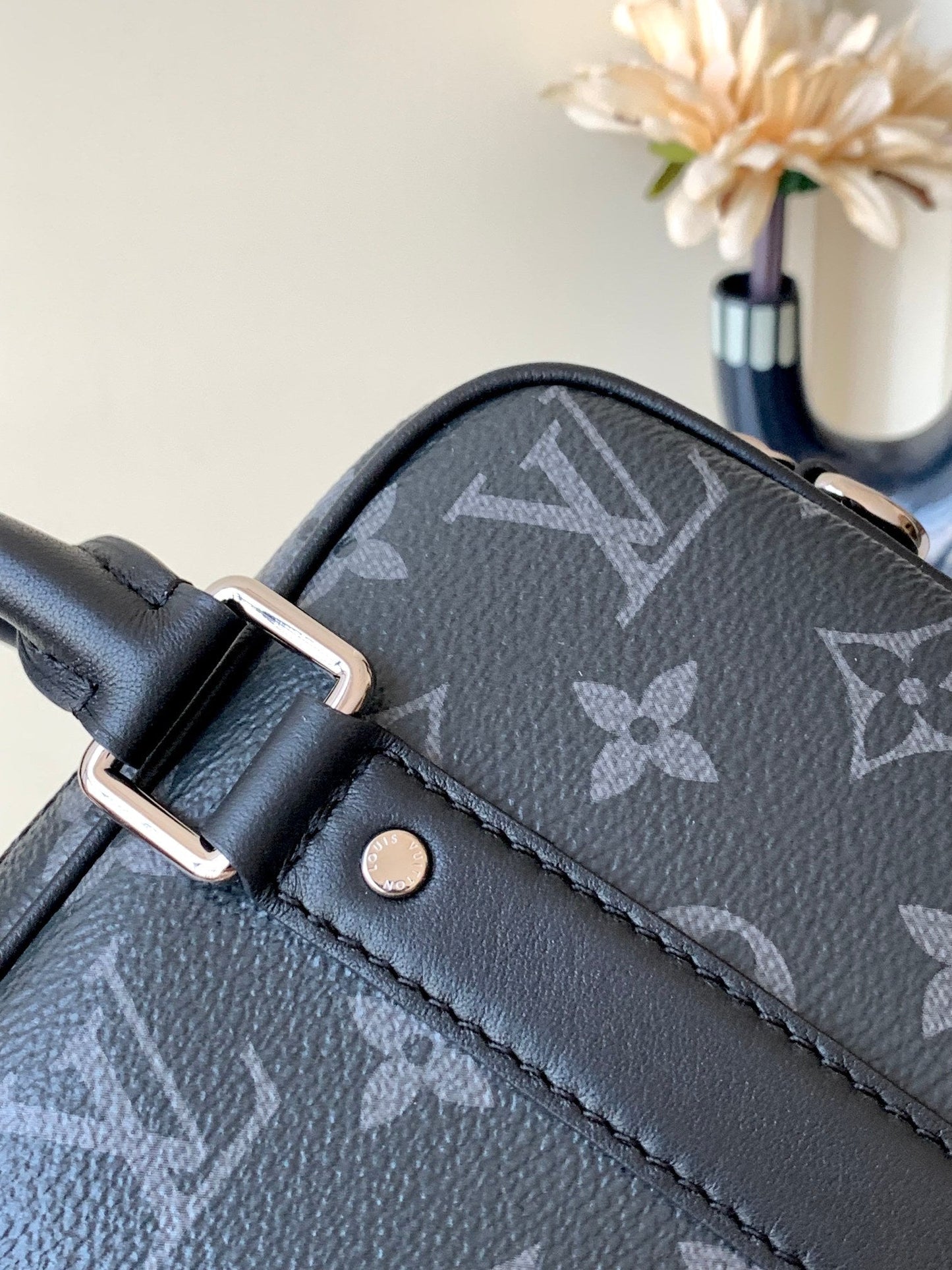 Louis Vuitton Classic Handbag M82542, 20x13x5.5 CM