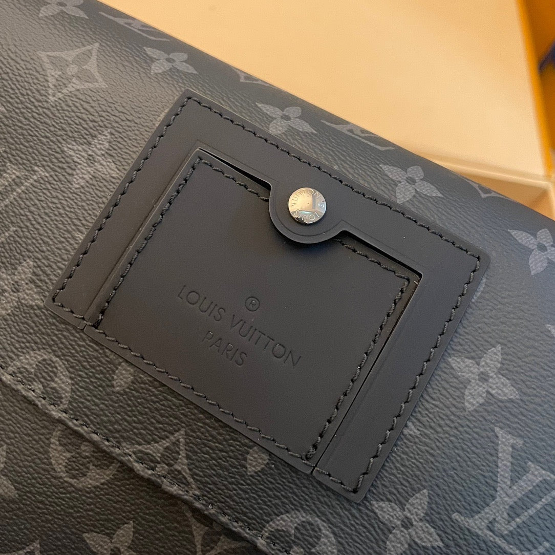 Louis Vuitton Voyager Monogram Eclipse Crossbody Bag, 33*22.5*11 CM