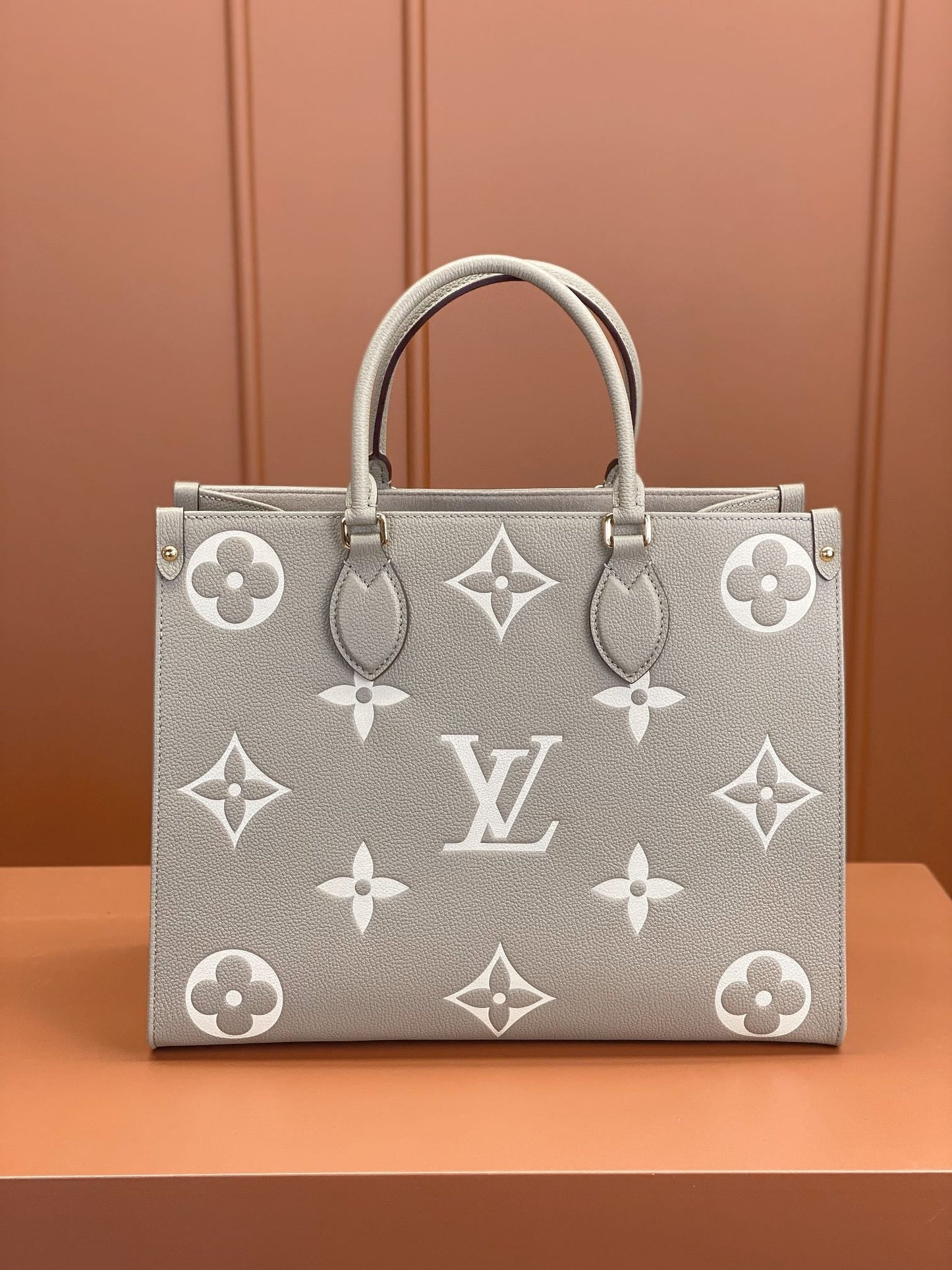Louis Vuitton LV  M45494 OnTheGo MM Bag 35x27x14cm Grey