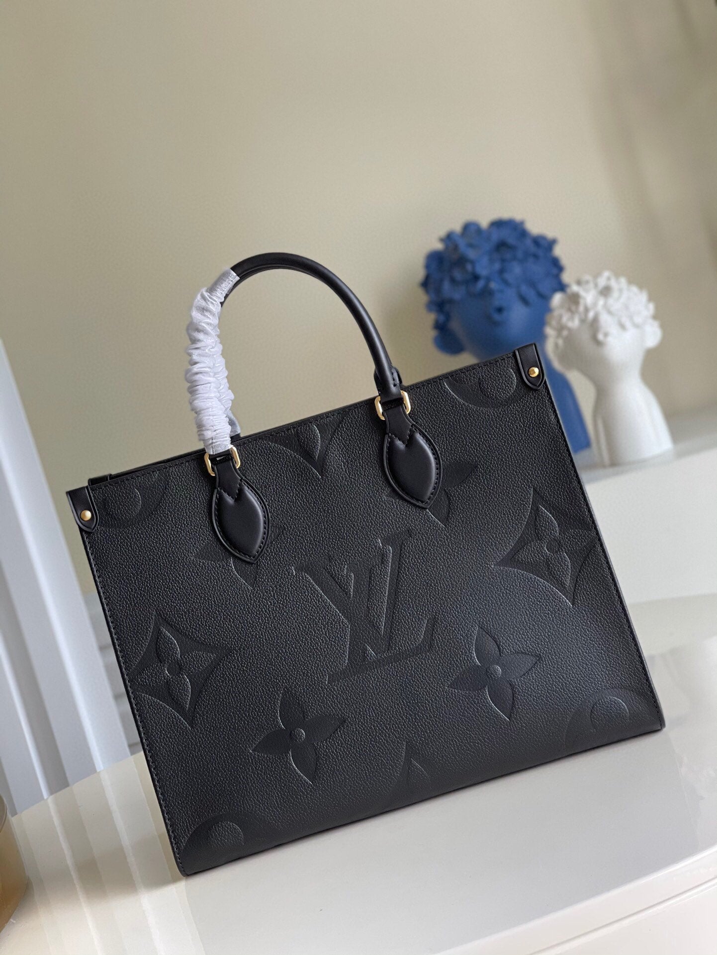 Louis Vuitton On The Go Tote MM Black M45595