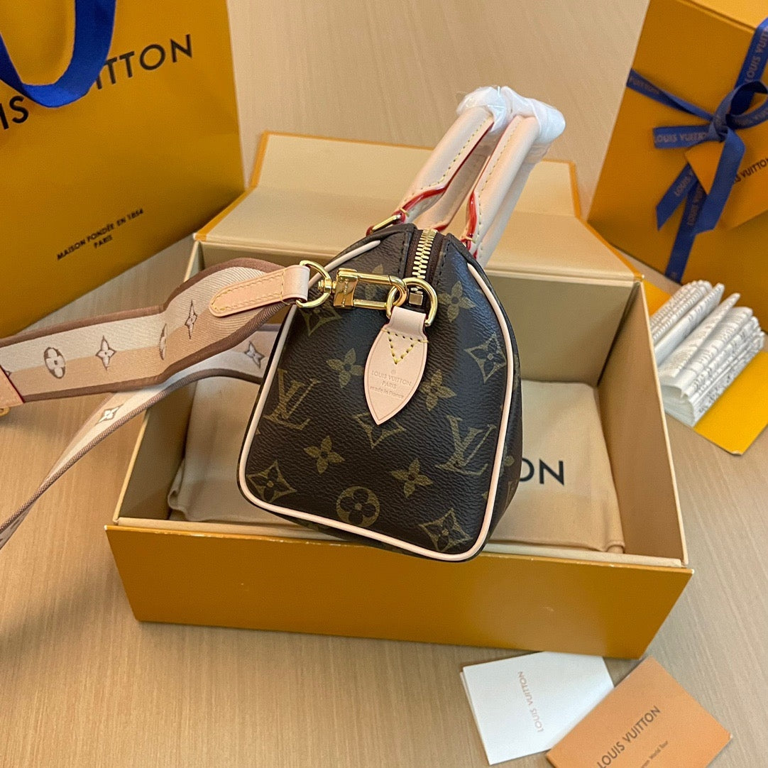 Louis Vuitton Speed 20 Monogram Handbag, 20.5*13.5*12 CM