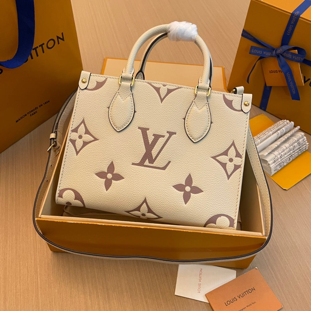 Louis Vuitton Sac Plat Giant Bicolor Monogram Handbag, 25*19*11.5 CM