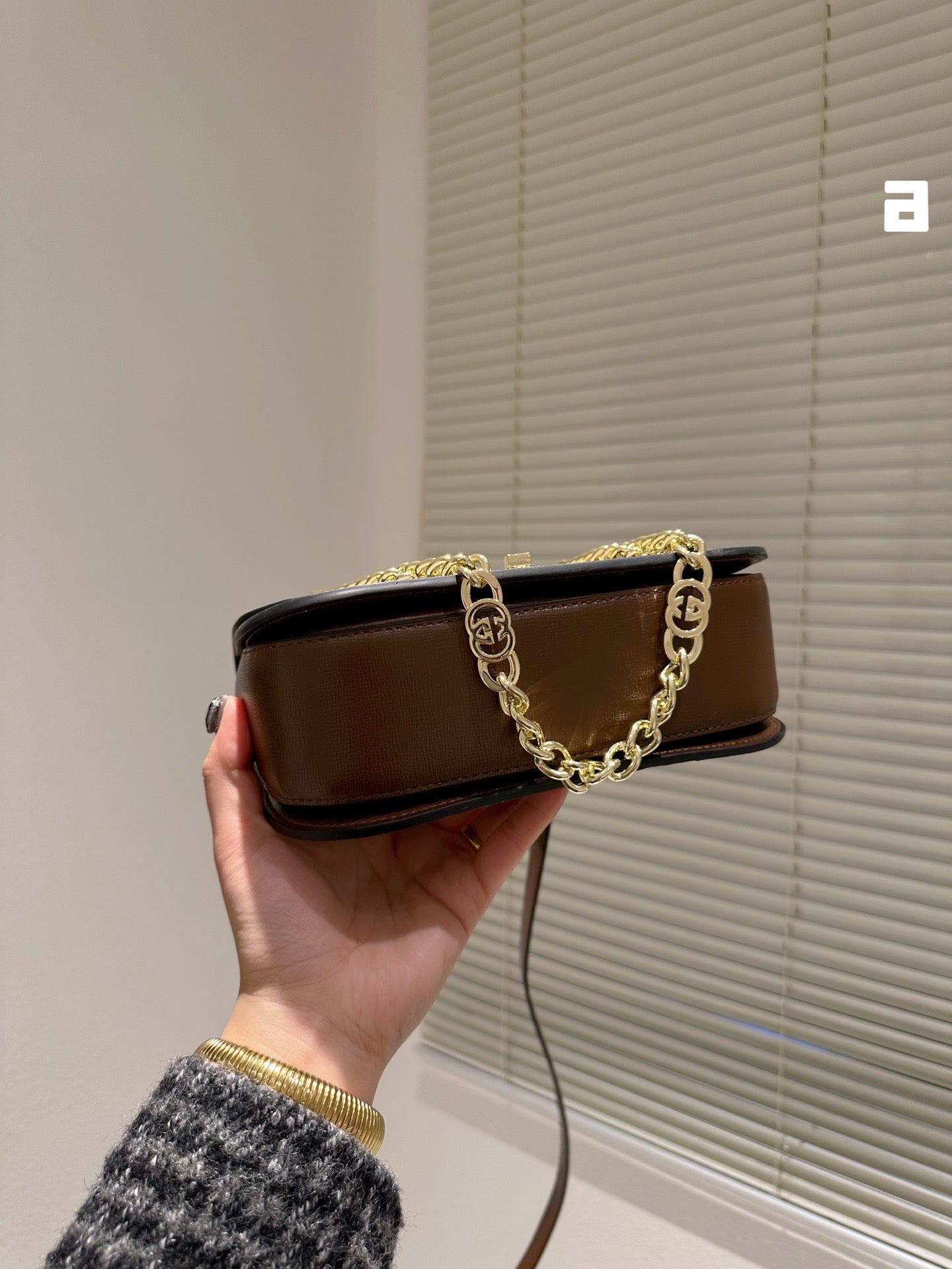 GC497 Gc Blondie top-handle Bag / 9"W x 6"H x 4.3"D