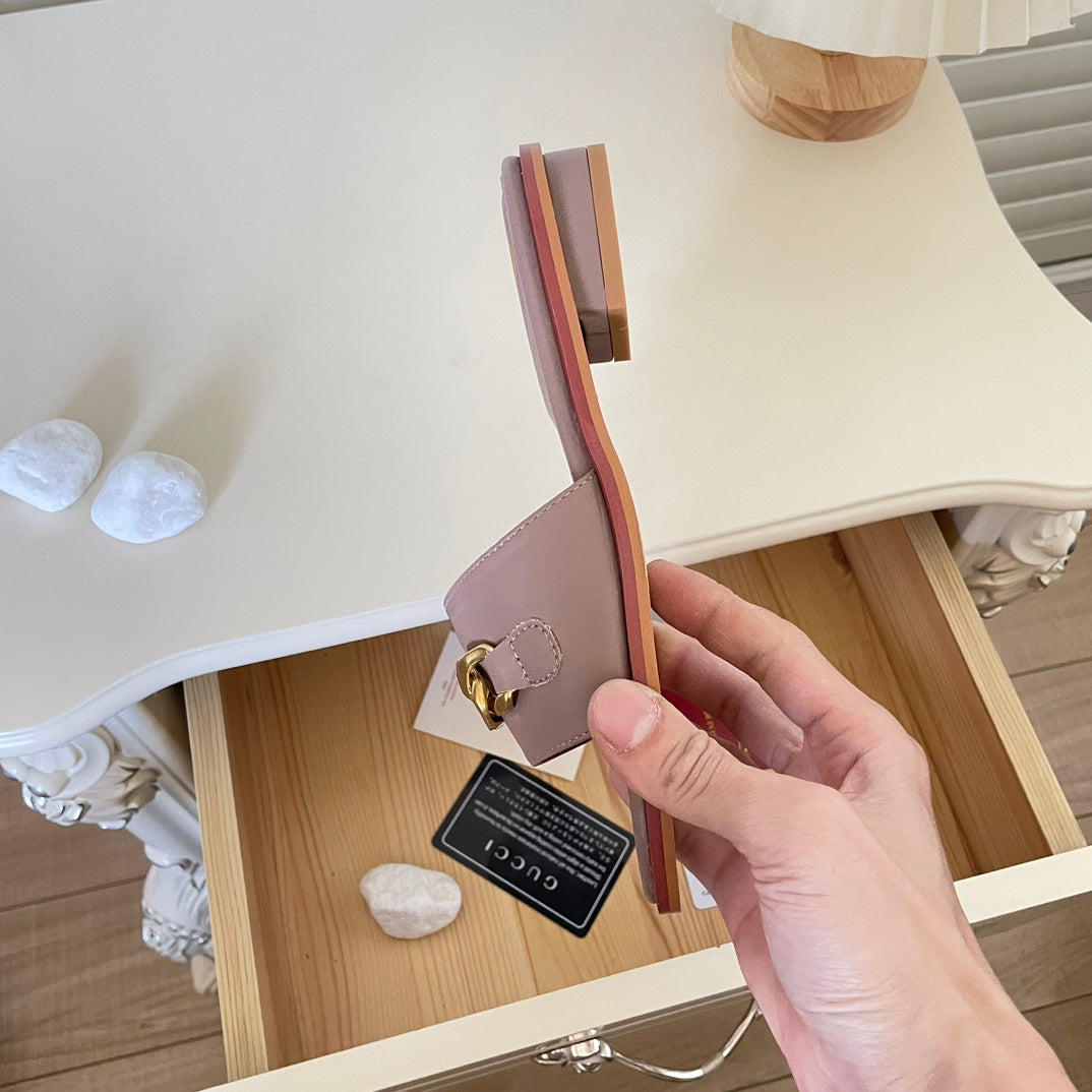 Logo Chain Flat Slides