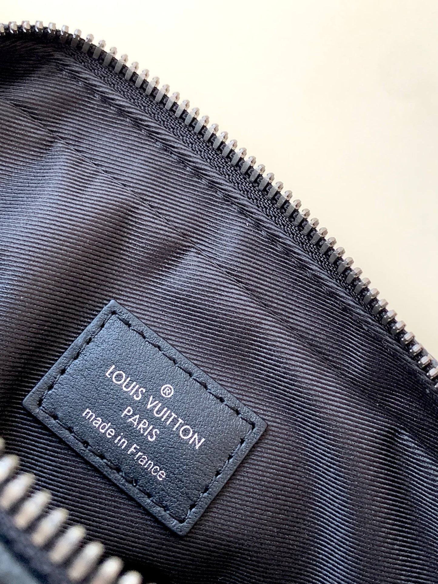 Louis Vuitton Classic Handbag M82542, 20x13x5.5 CM