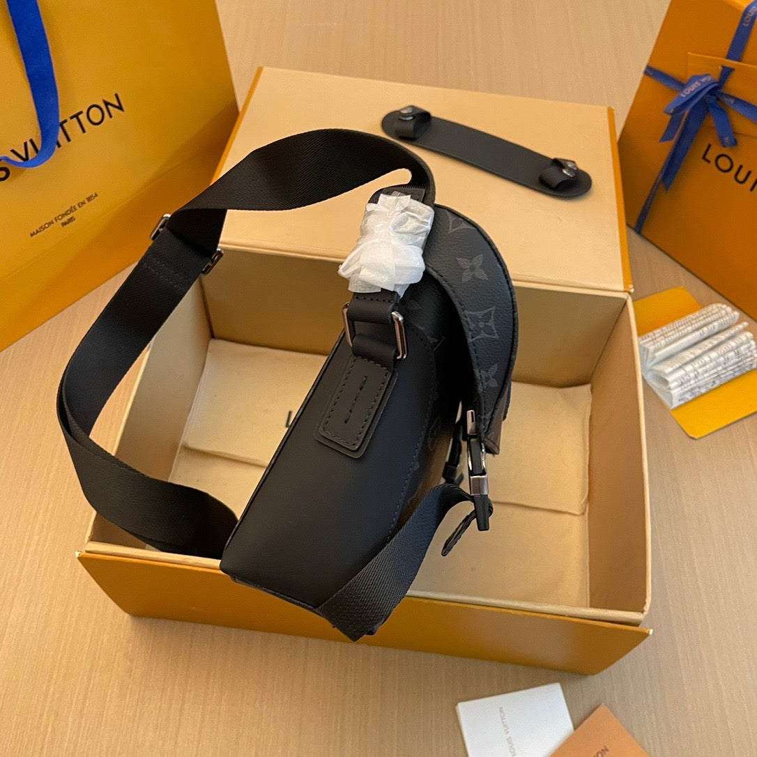 Louis Vuitton Voyager Monogram Eclipse Crossbody Bag, 33*22.5*11 CM