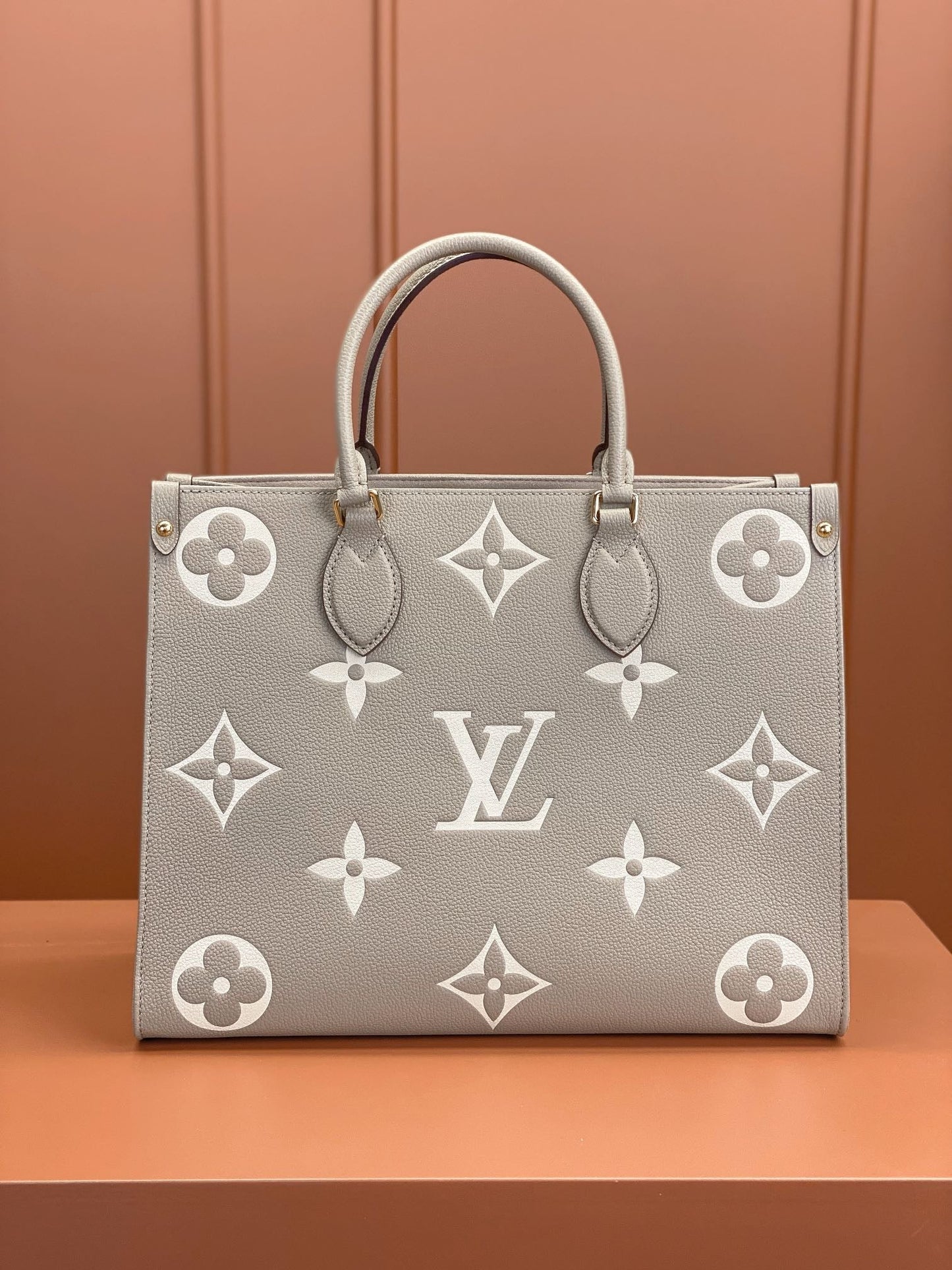 Louis Vuitton LV  M45494 OnTheGo MM Bag 35x27x14cm Grey