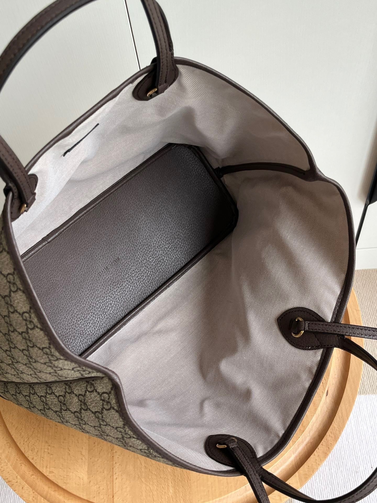 GC514 Ophidia Medium Tote Bag / 15.1"W x 11.2"H x 5.9"D