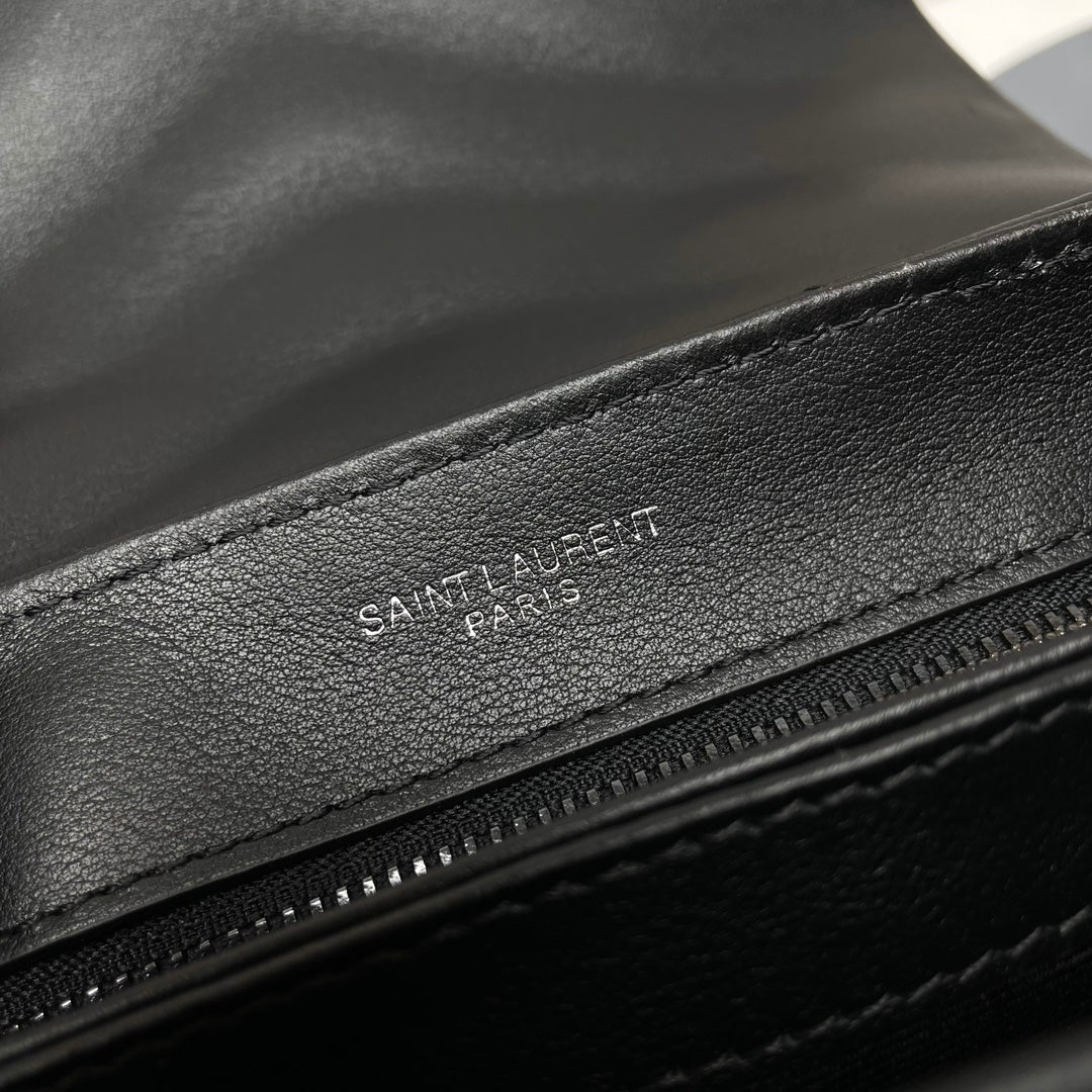 Saint Laurent Loulou Shoulder Bag 20X14X7cm