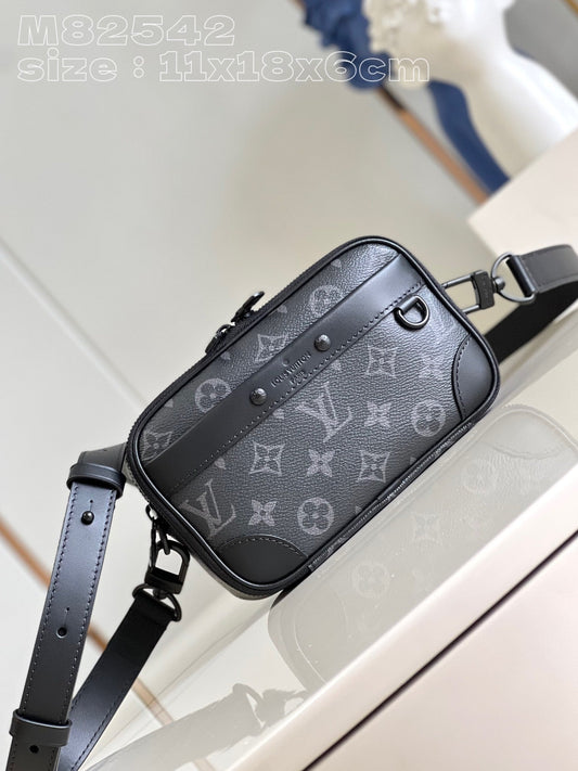 Louis Vuitton Classic Crossbody Bag M82542, 11 x 18.5 x 6.5 CM