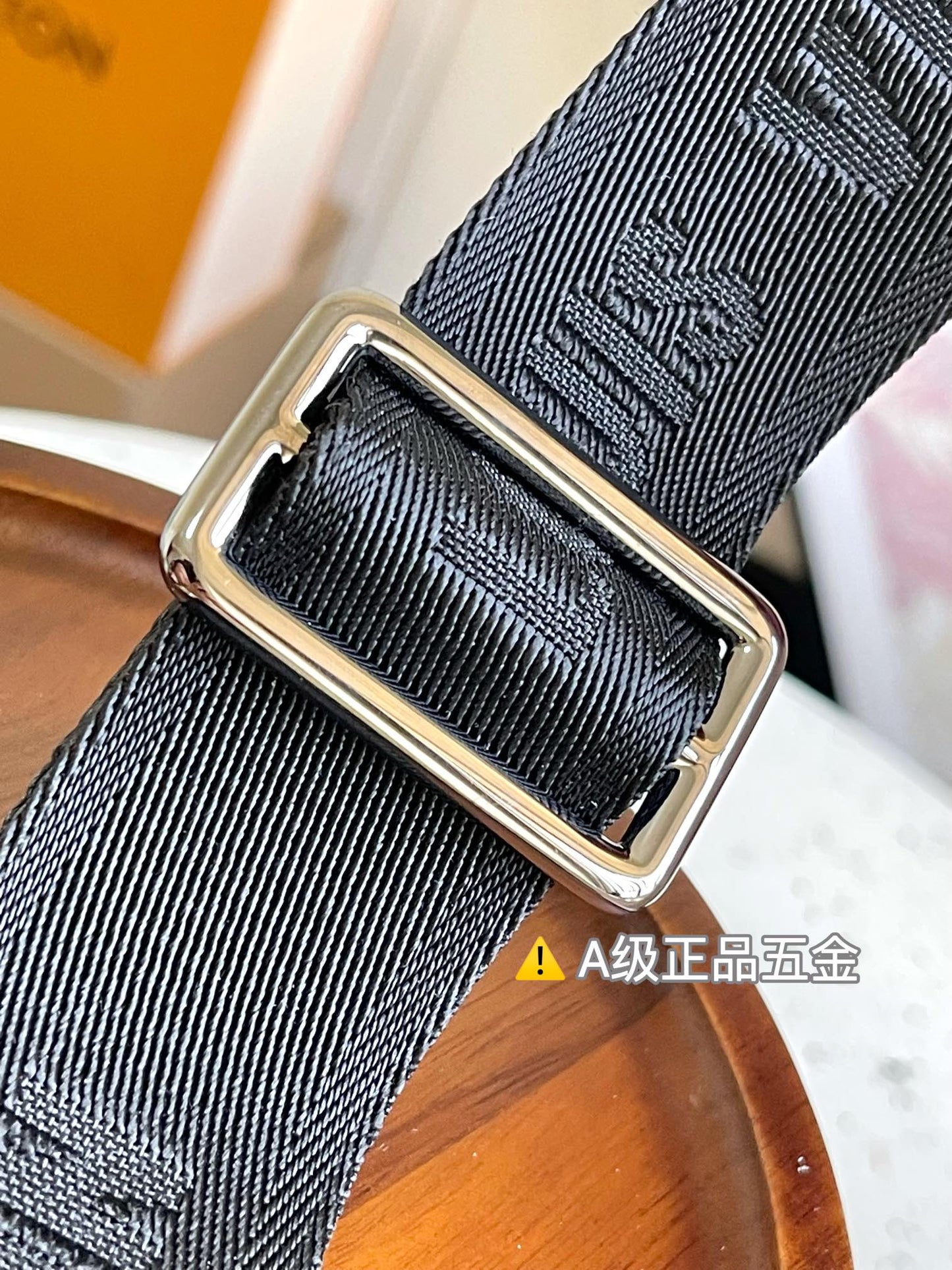 Louis Vuitton District Shoulder Bag Black M46255, 26 x 20 x 7CM