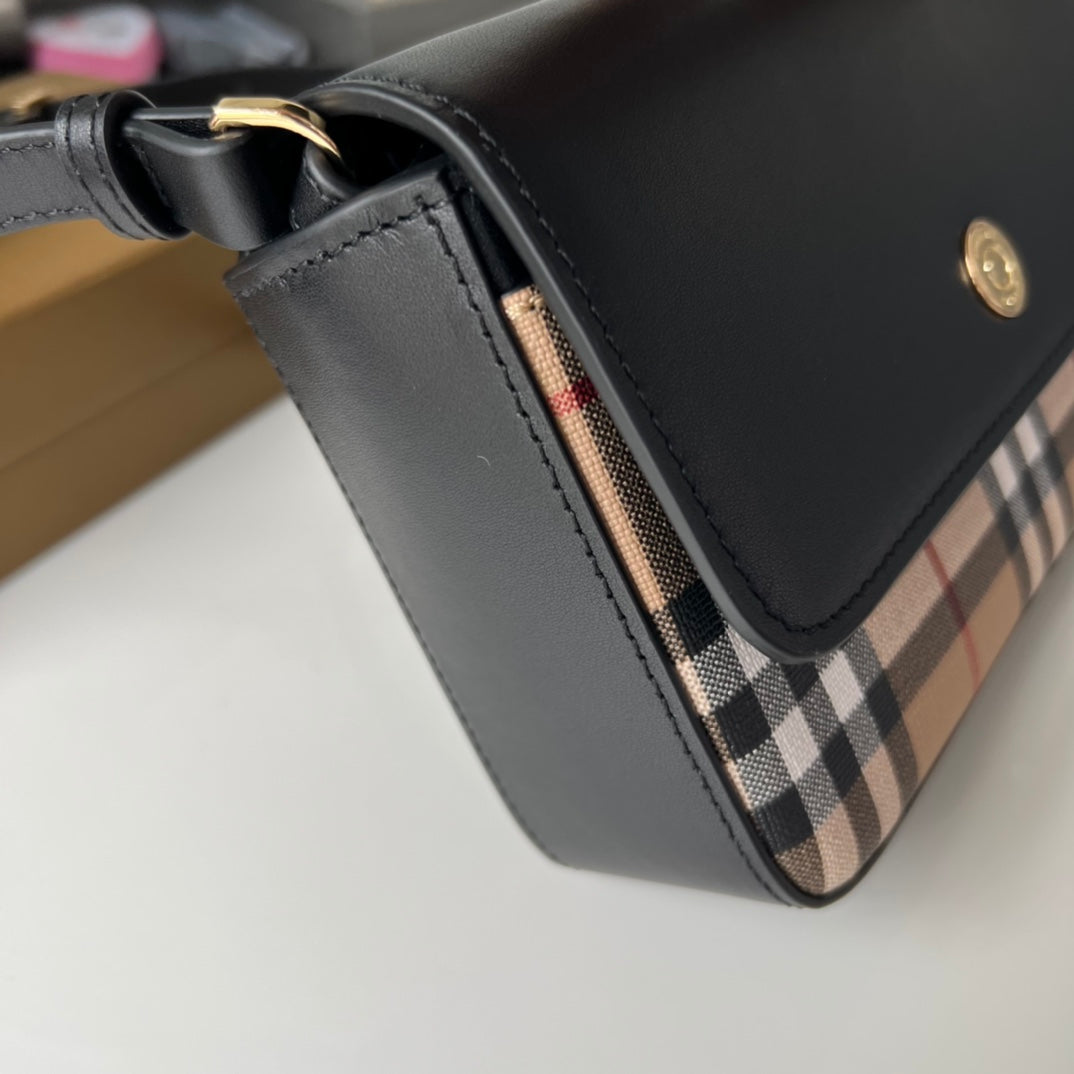 Burberry Hampshire Shoulder Bag 20x13.5x5cm