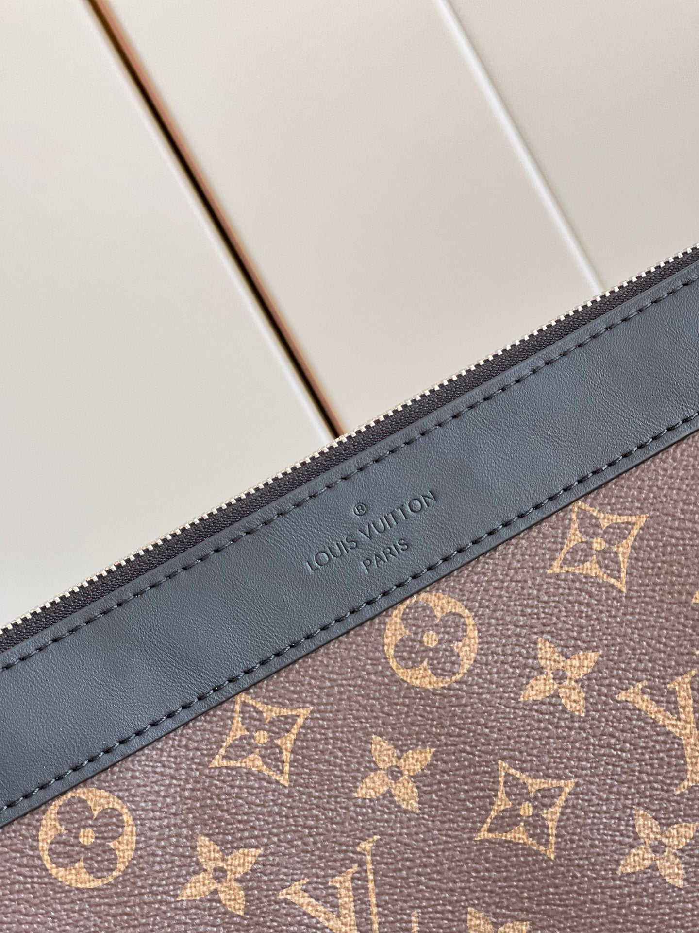 Louis Vuitton Classic Print Bag M62291 Brown, 34 x 25 x 2 CM