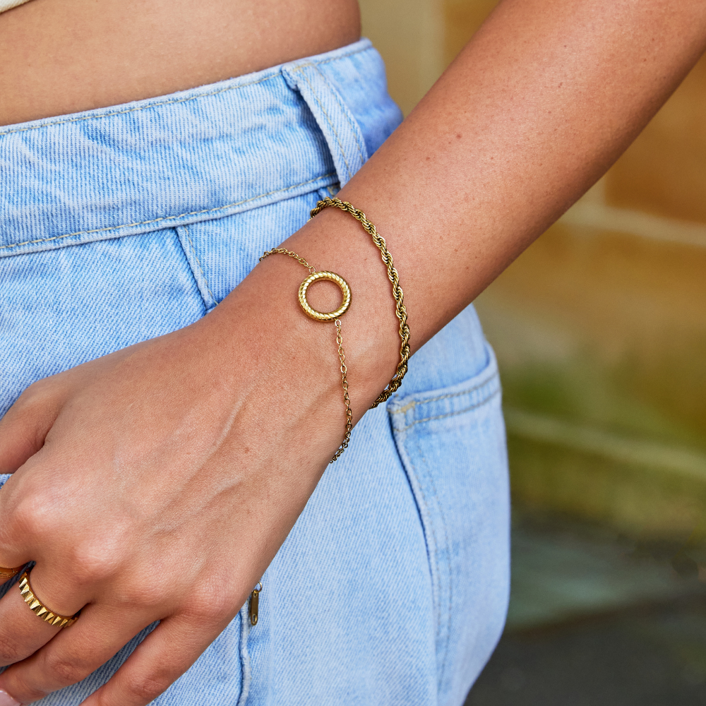 Avery Circle Gold Bracelet