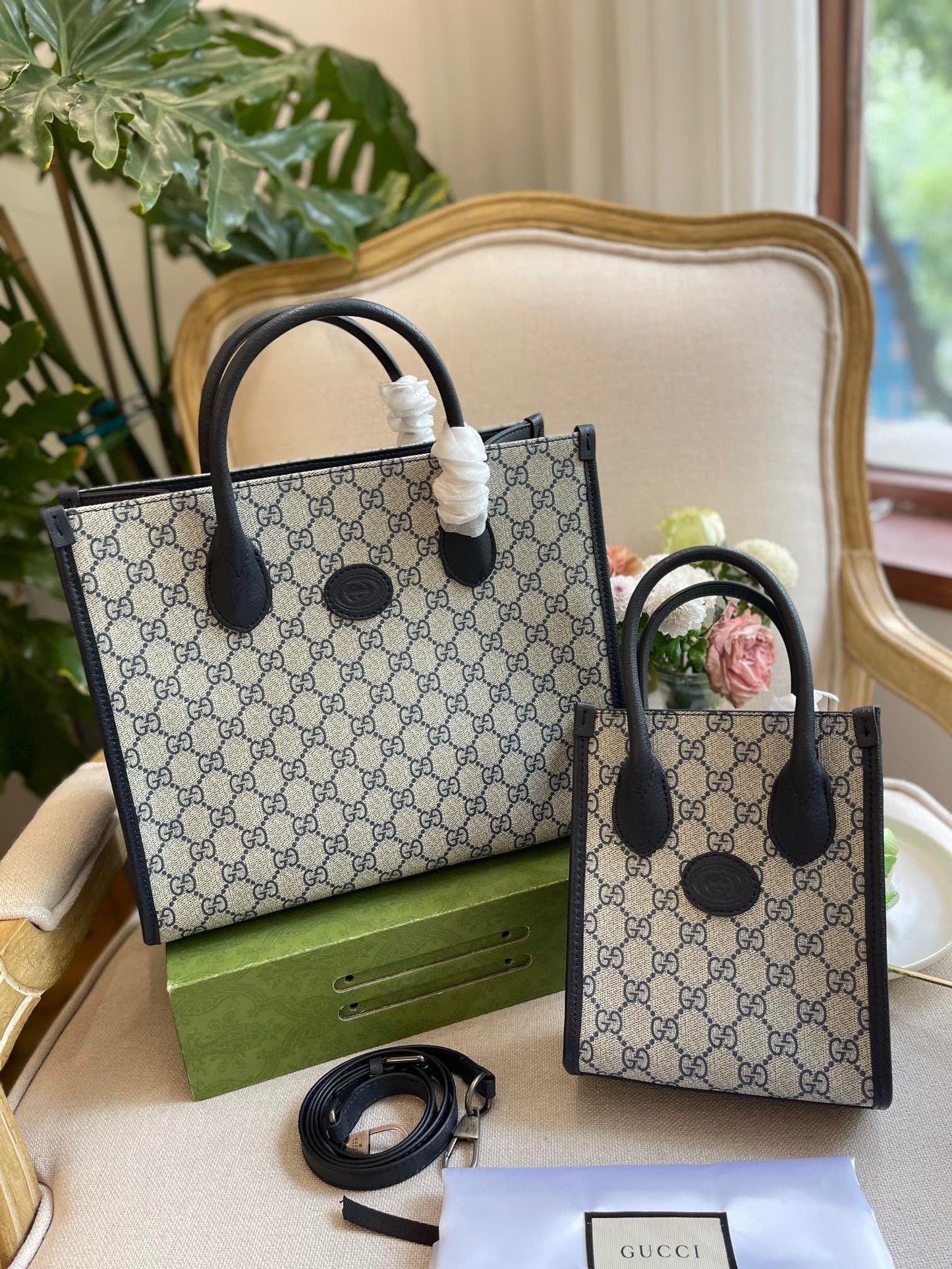 GC460 Mini/Small Tote Bag with InterlockingGG