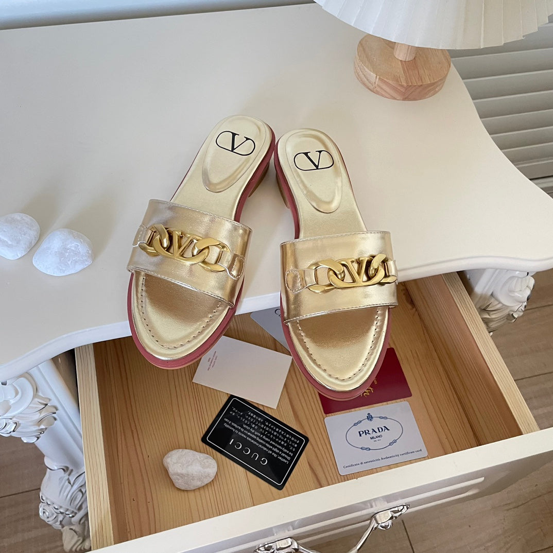 Logo Chain Flat Slides