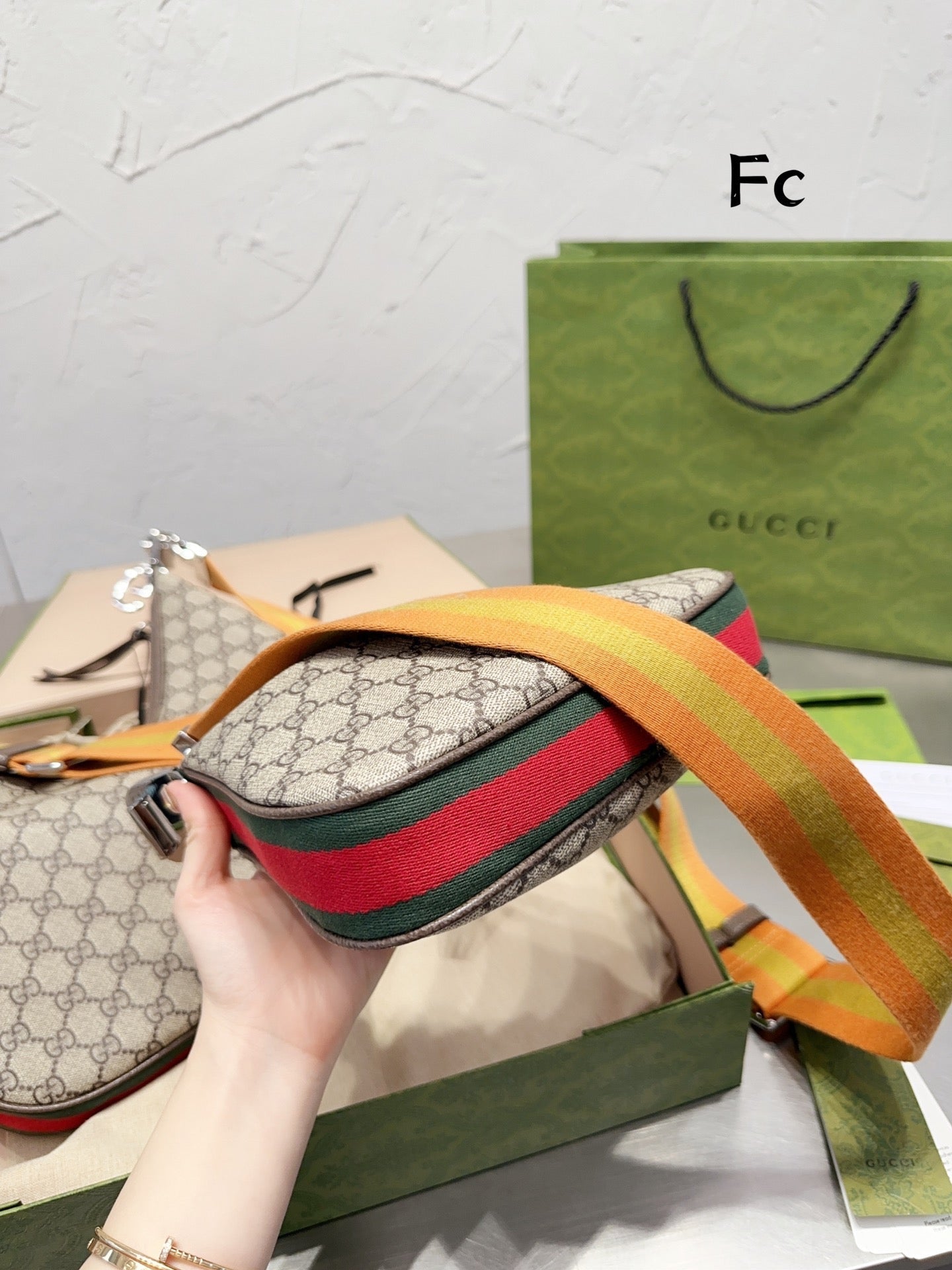 GC484 Gc Attache Small/Large Shoulder Bag