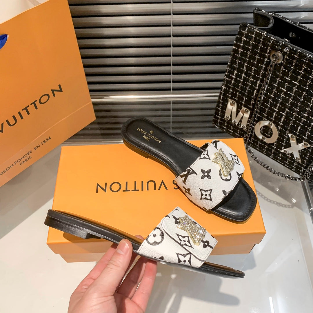 New Embossed Diamond Velcro Flat Slippers