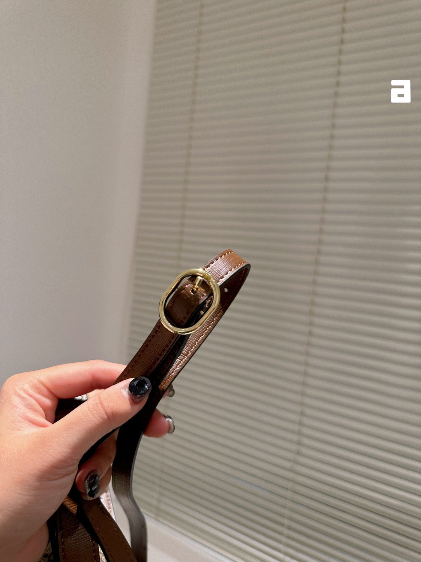 GC497 Gc Blondie top-handle Bag / 9"W x 6"H x 4.3"D