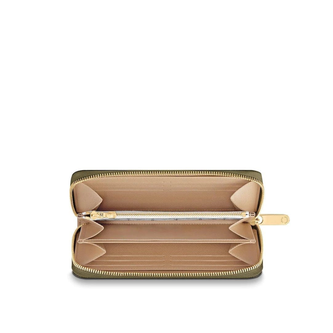 L M67549 Zippy Wallet