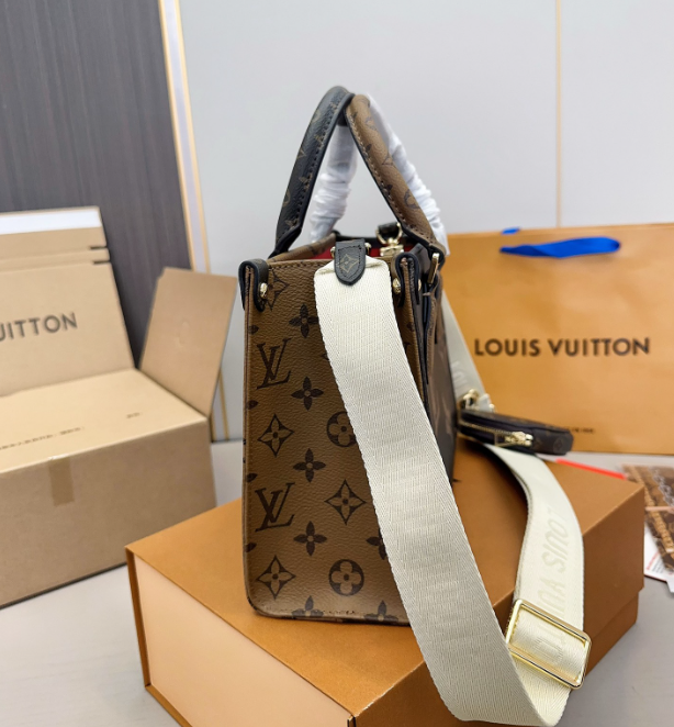 L onthego small size tote bag size : 24* 19 cm