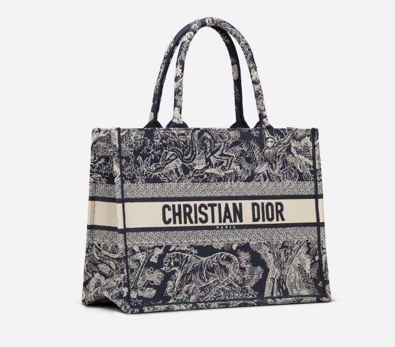 D Medium Book Tote size : 36 x 27.5 x 16.5 cm