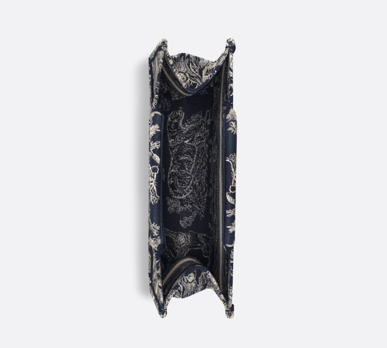 D Medium Book Tote size : 36 x 27.5 x 16.5 cm